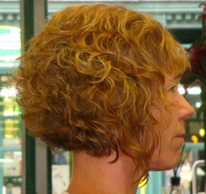This hair style also mixed highlights