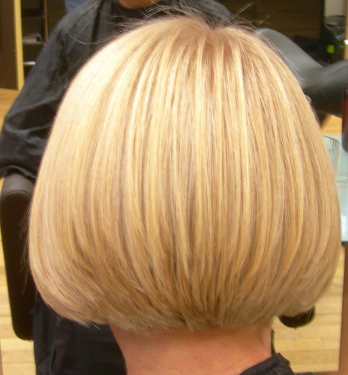 Perfect highlights as well as a bob